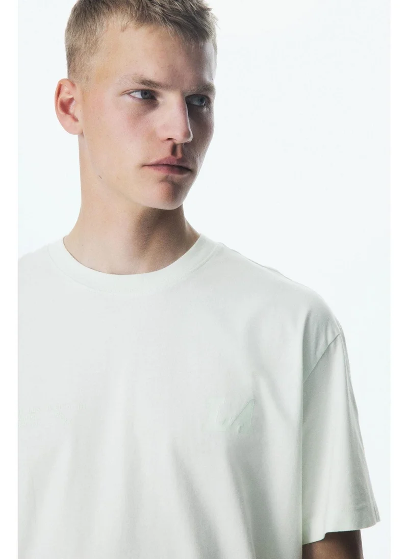 اتش اند ام تيشيرت مطبوع بقصة فضفاضة